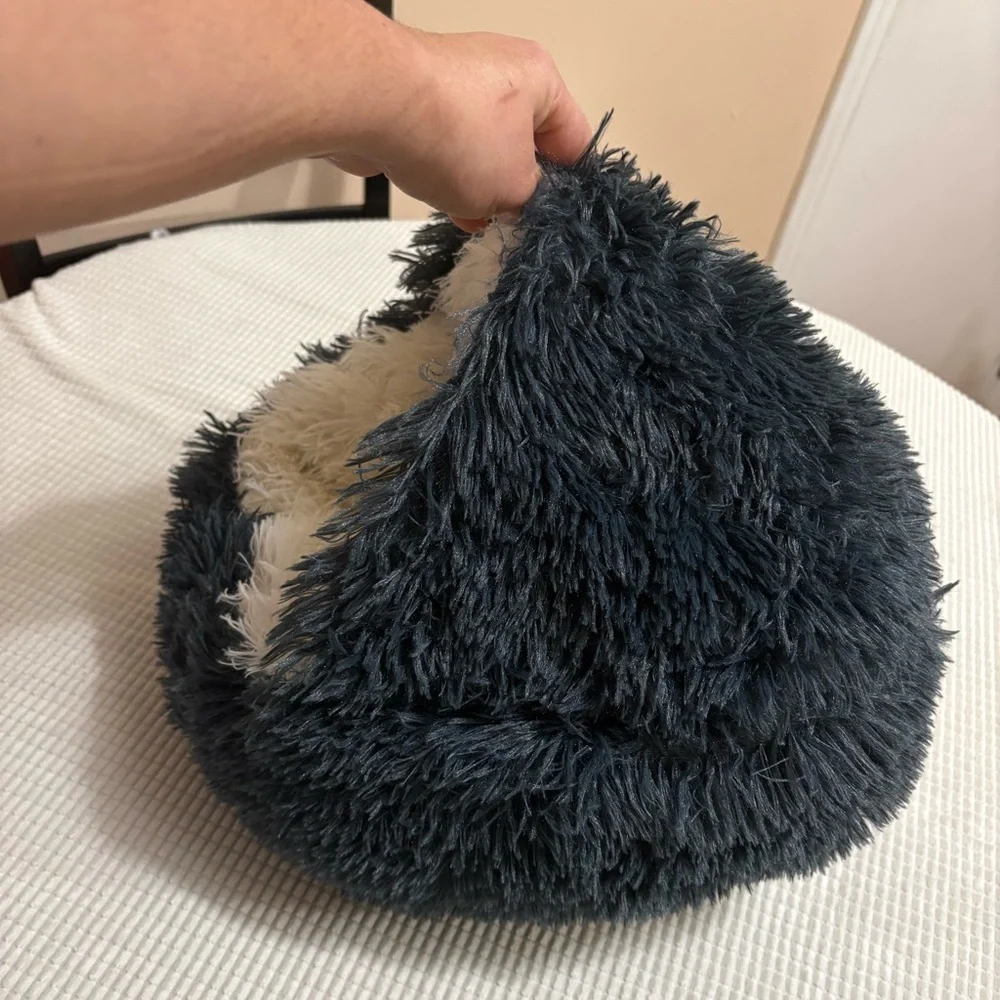 Plush Cat Cave Bed - Cream Interior with Black Exterior